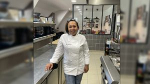 Avec sa cuisine de mémoire, la cheffe Aina Ramadison transmet la saveur des plats malagasy